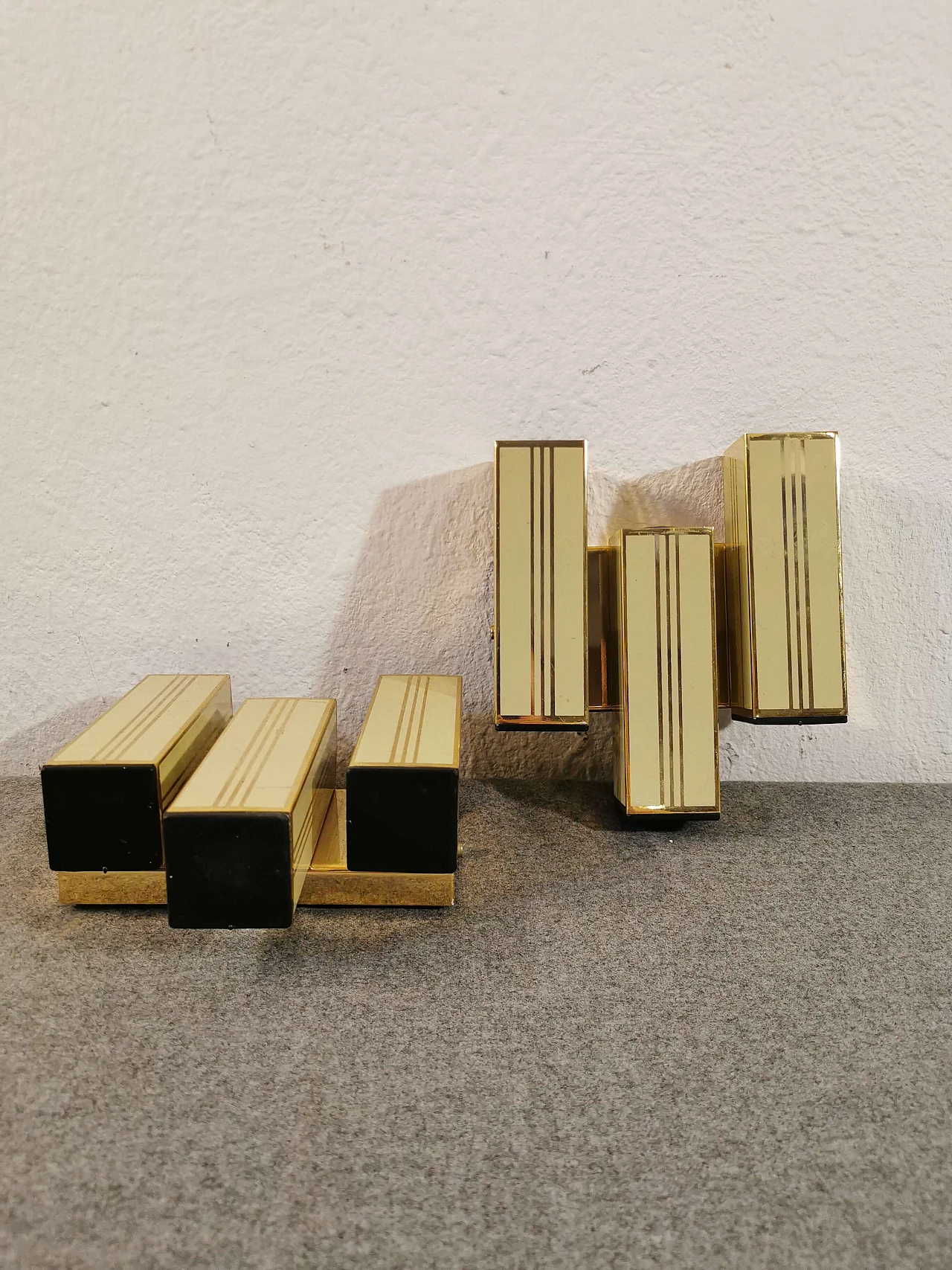 Coppia di lampade da parete in ottone, anni '70 1146093