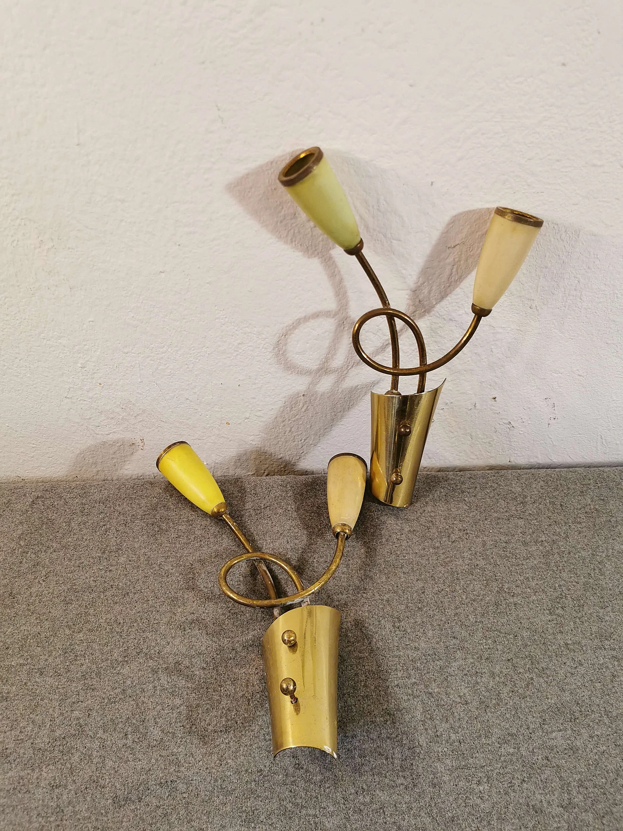 Lampada da parete in ottone e bachelite 1146106