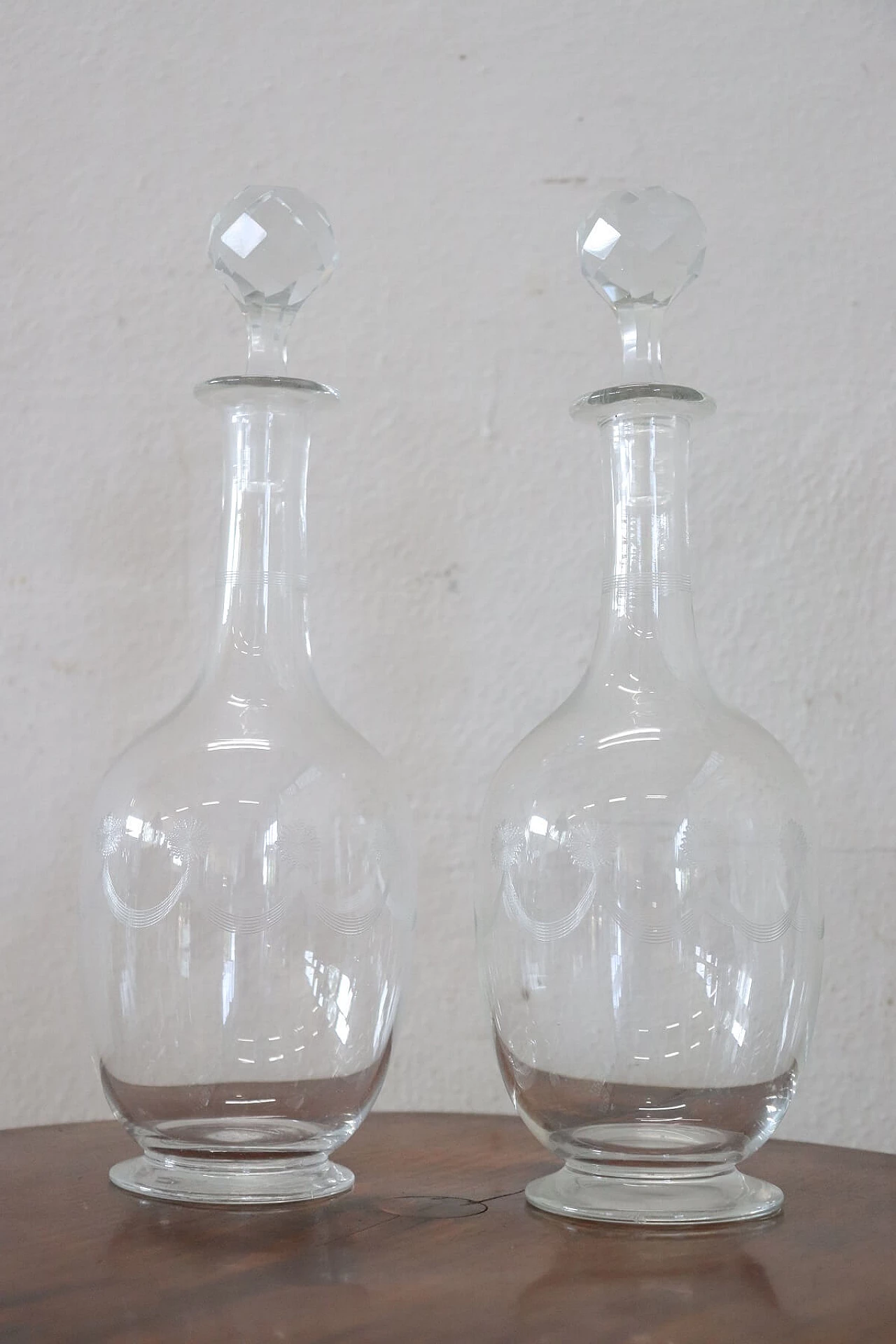 Coppia di bottiglie in vetro artistico decorato, inizi sec XX 1147589