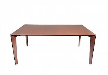 Leggero tavolo da pranzo in acciaio corten color bronzo