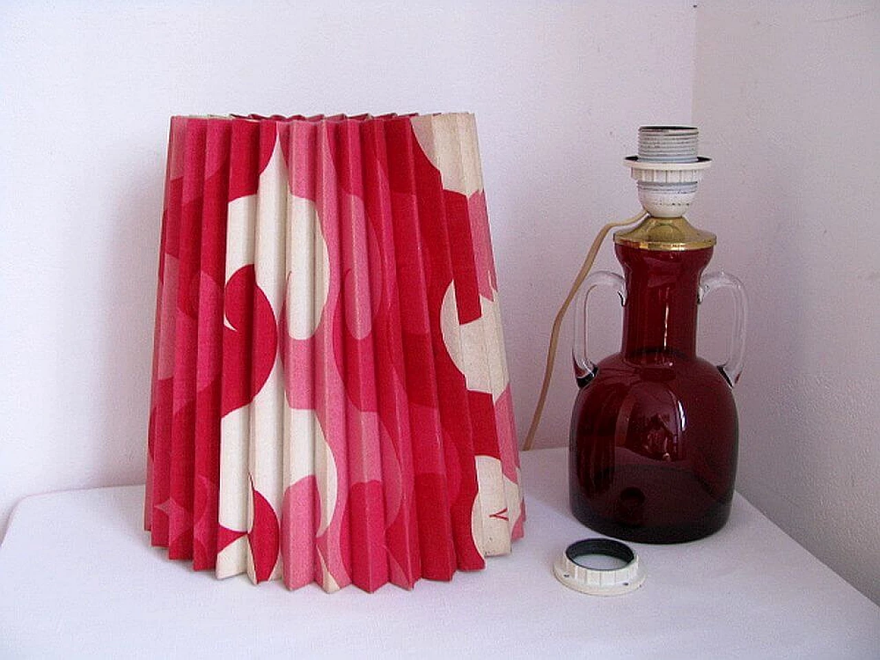 Lampada da tavolo francese in vetro, anni '60 1148140