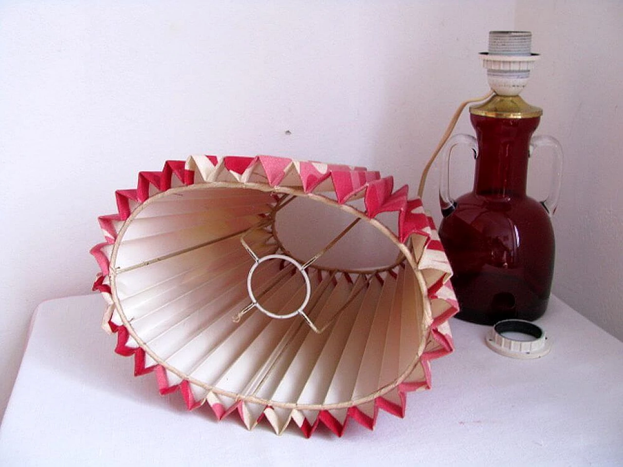 Lampada da tavolo francese in vetro, anni '60 1148142