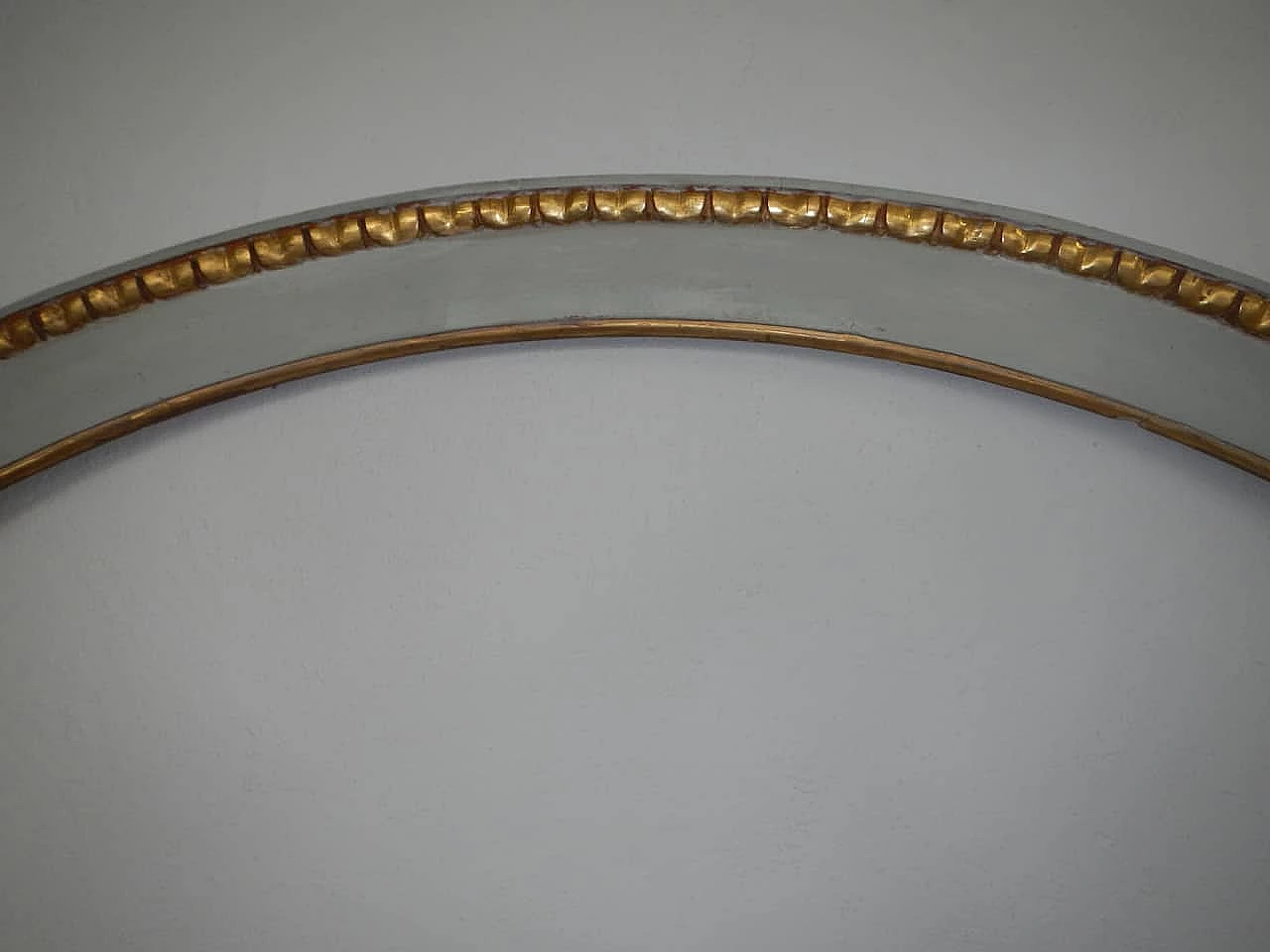 Arched frame in fir and poplar wood lacquered white, with gold leaf twist, 1920s 1148681