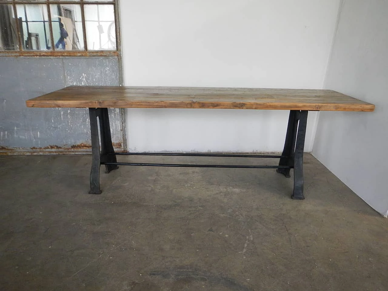 Tavolo industriale in legno e ferro, anni '70 1149204