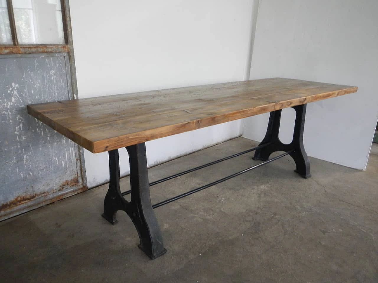 Tavolo industriale in legno e ferro, anni '70 1149205