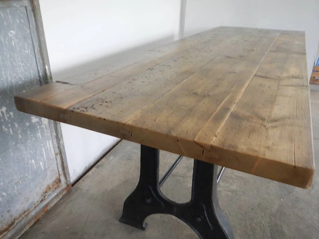 Tavolo industriale in legno e ferro, anni '70 1149212