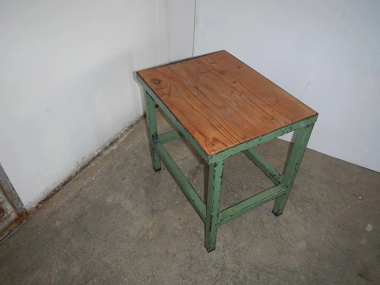 Squared metal stand or stool, 70s 1149262