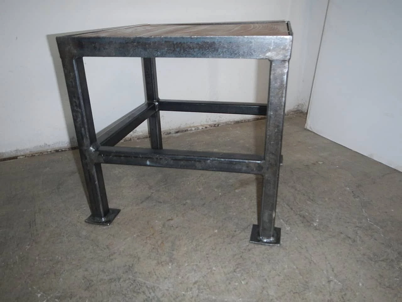 Pair of black metal and wood stools, 70s 1149286