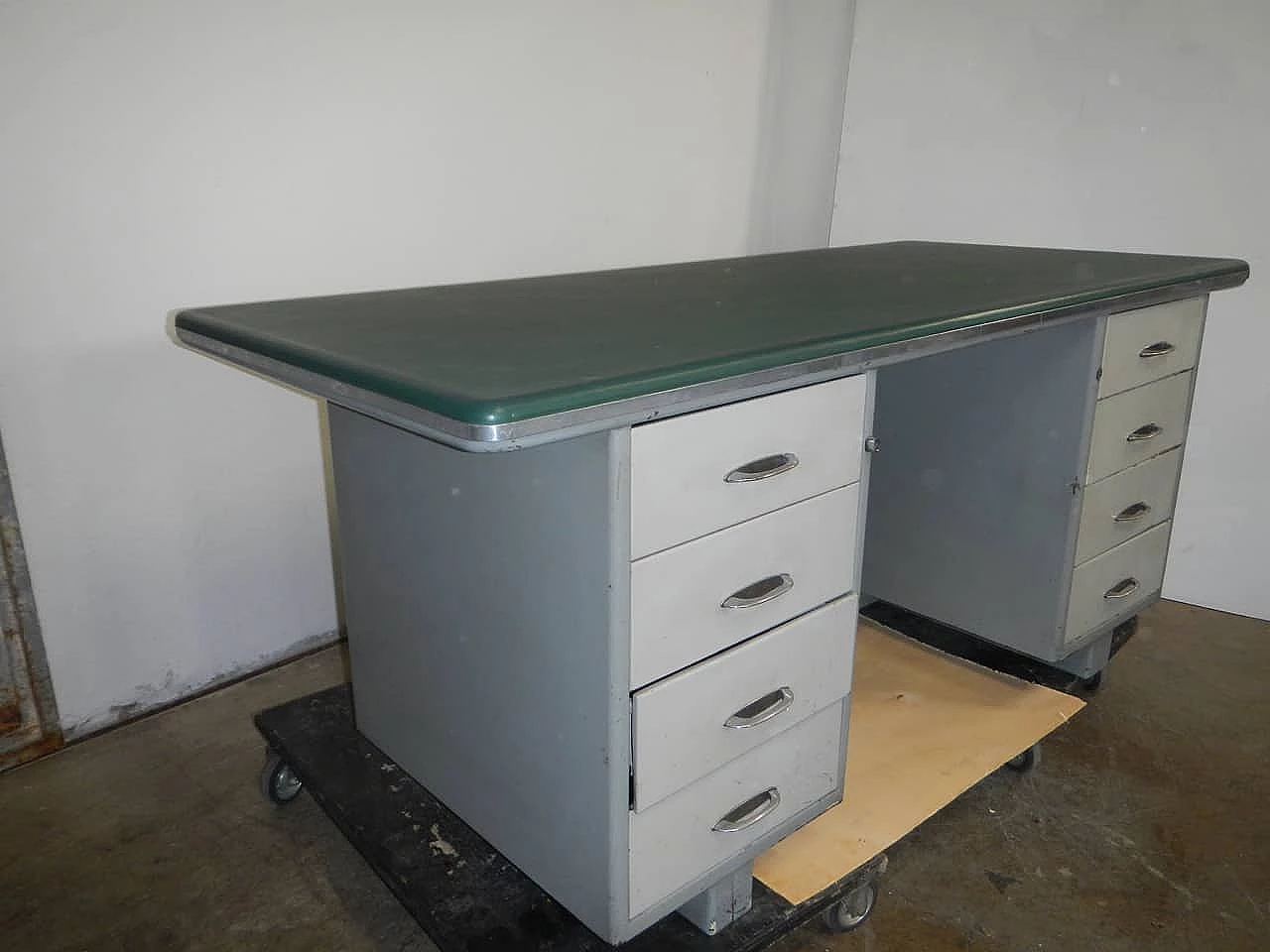 8 drawers industrial metal desk, 60s 1149402