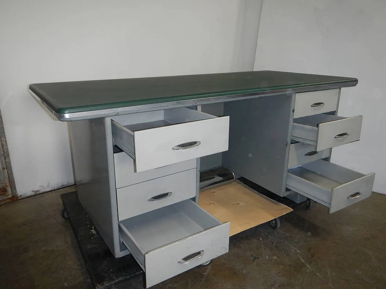 8 drawers industrial metal desk, 60s 1149404