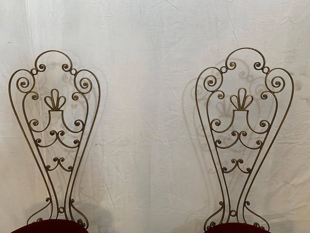 Coppia di sedie in ferro battuto con schienale alto, anni '50 1151730
