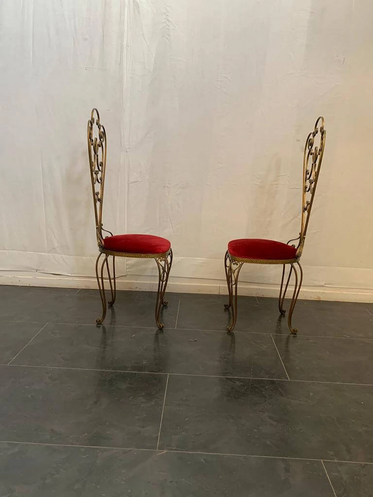 Coppia di sedie in ferro battuto con schienale alto, anni '50 1151738