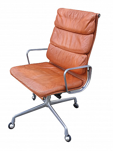 Sedia Soft Pad Chair di Charles & Ray Eames per Herman Miller