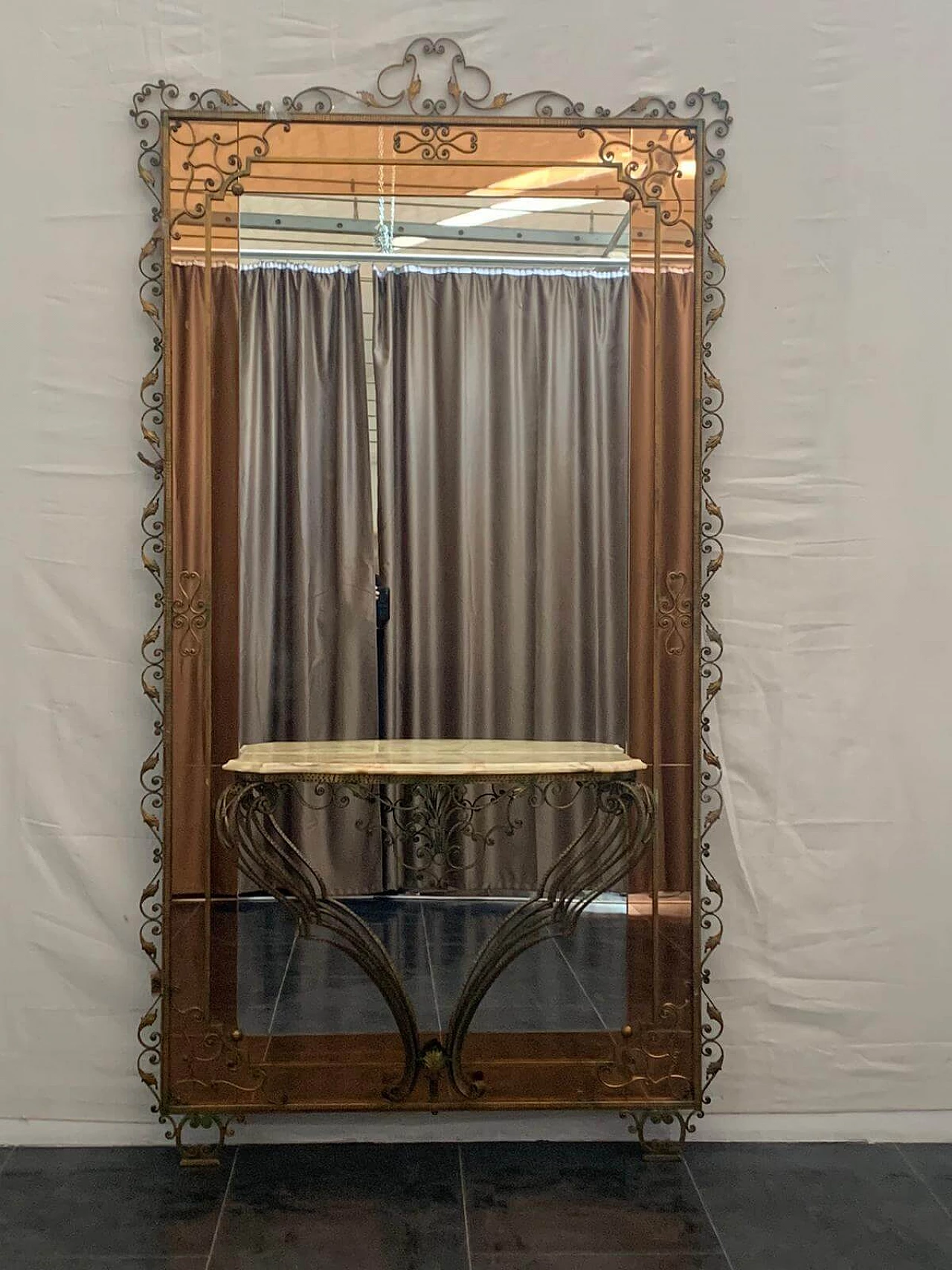 Tavolo da consolle in ferro battuto con schienale a specchio di Pierluigi Colli, anni '50 1152674