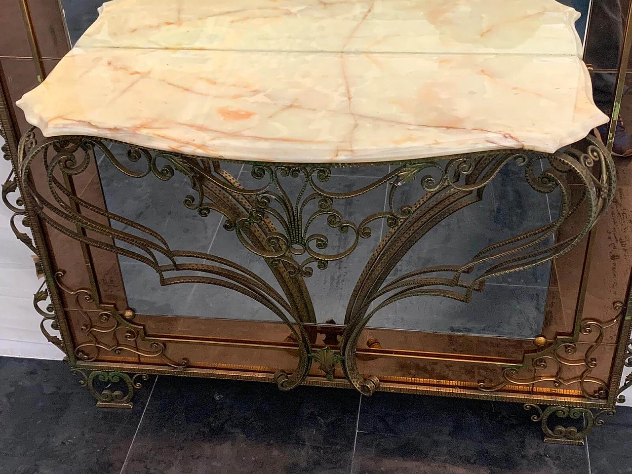 Tavolo da consolle in ferro battuto con schienale a specchio di Pierluigi Colli, anni '50 1152678