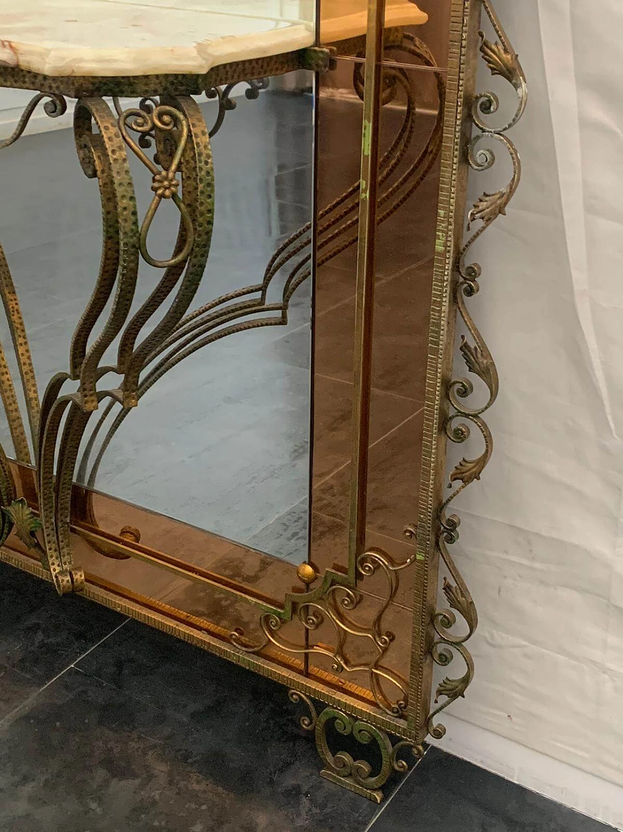 Tavolo da consolle in ferro battuto con schienale a specchio di Pierluigi Colli, anni '50 1152680