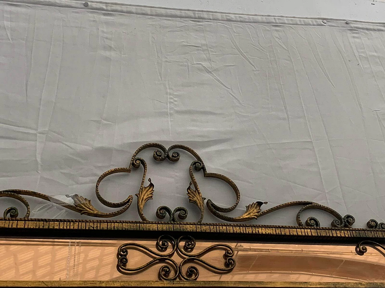 Tavolo da consolle in ferro battuto con schienale a specchio di Pierluigi Colli, anni '50 1152681