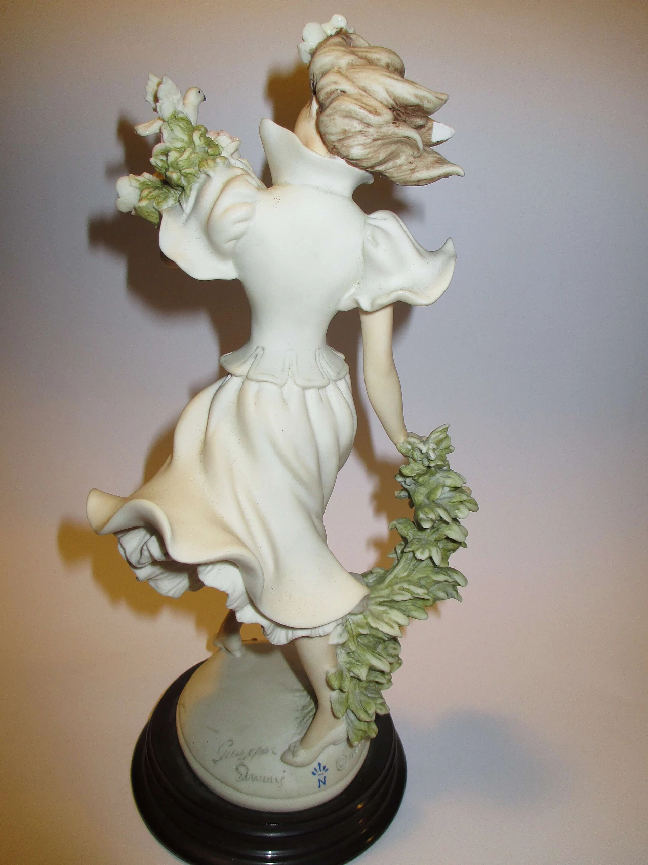 Statuina di Giuseppe Armani in ceramica 1153495