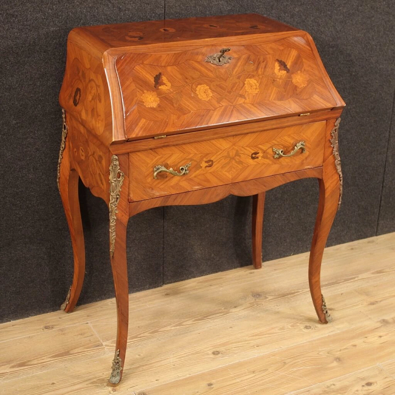 Ribalta in legno con intarsi floreali e decori in bronzo cesellato, anni '60 1153830