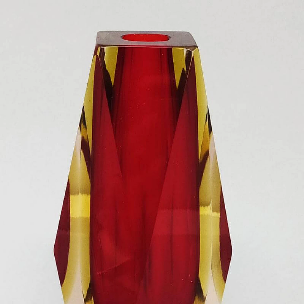 Multifaceted red vase designed By Flavio Poli for Seguso, 60s 1153996