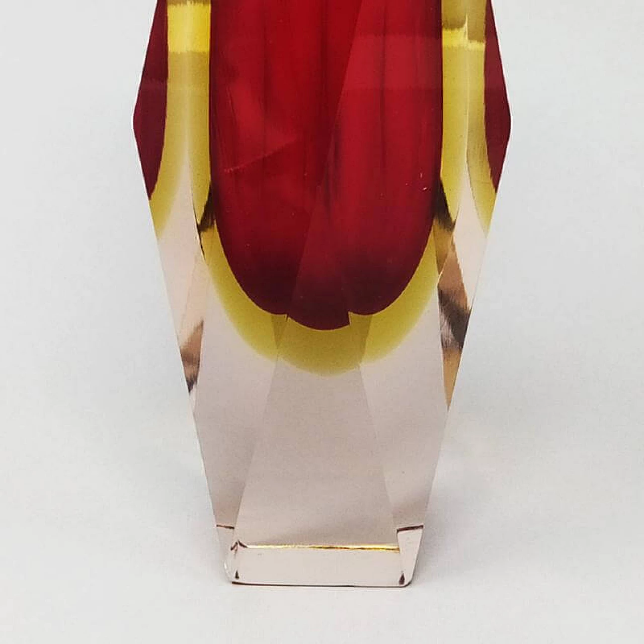 Multifaceted red vase designed By Flavio Poli for Seguso, 60s 1153997