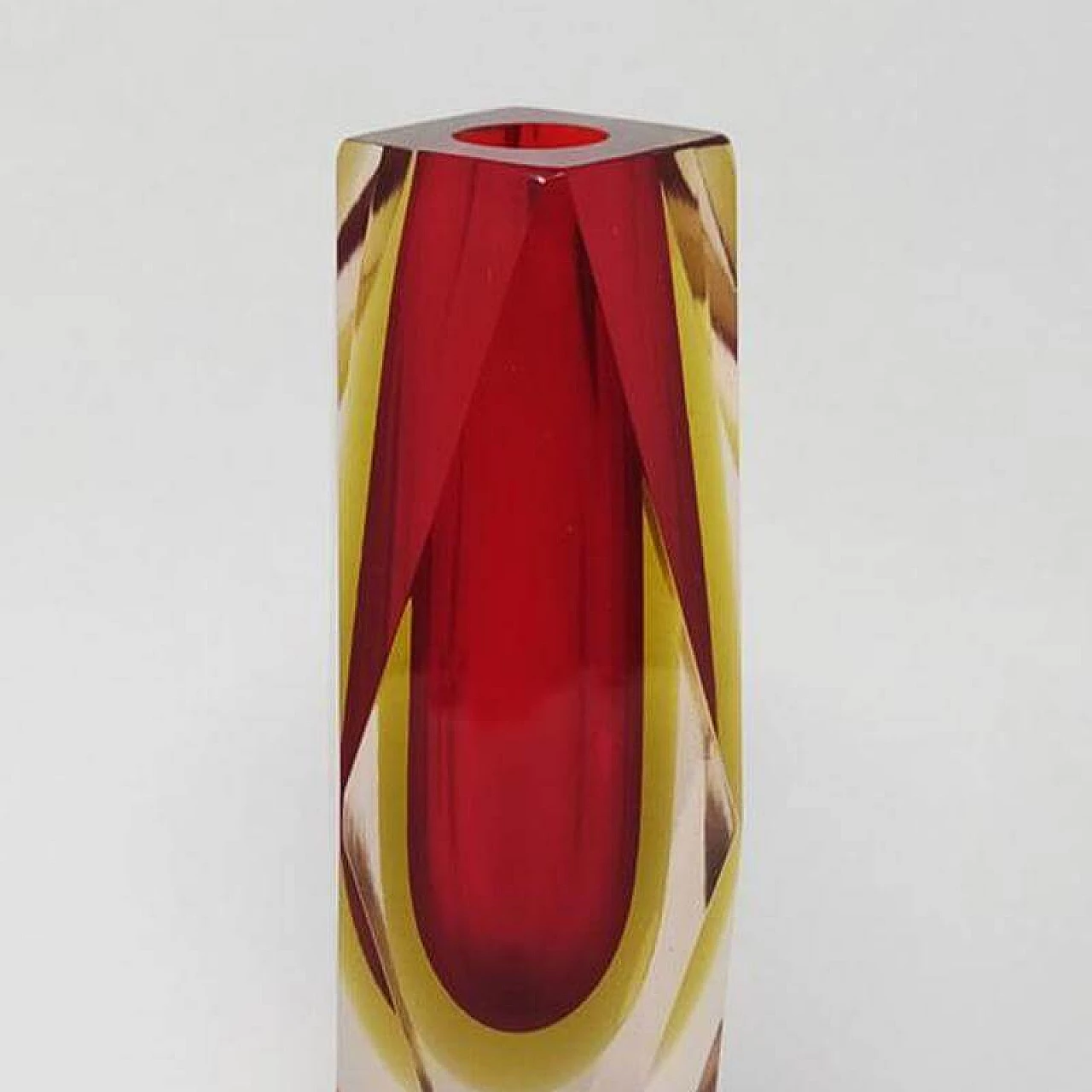 Multifaceted red vase designed By Flavio Poli for Seguso, 60s 1153998