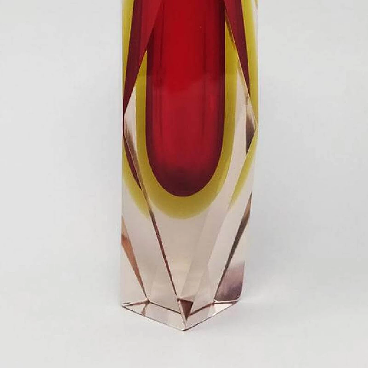 Multifaceted red vase designed By Flavio Poli for Seguso, 60s 1153999