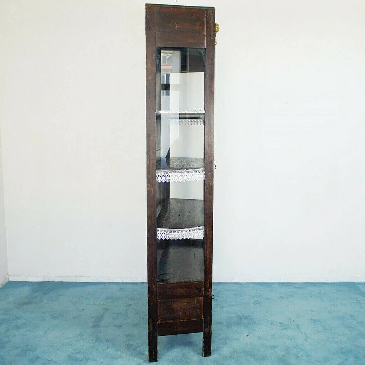 Wooden showcase and brass details, end '800 1154435