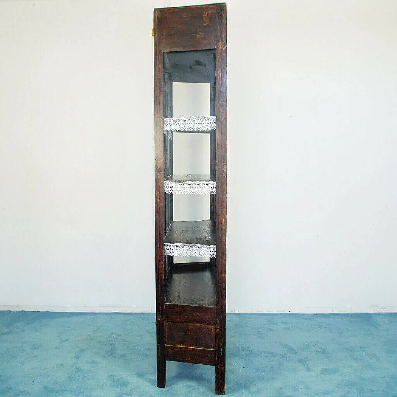 Wooden showcase and brass details, end '800 1154437