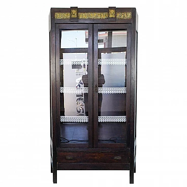 Wooden showcase and brass details, end '800