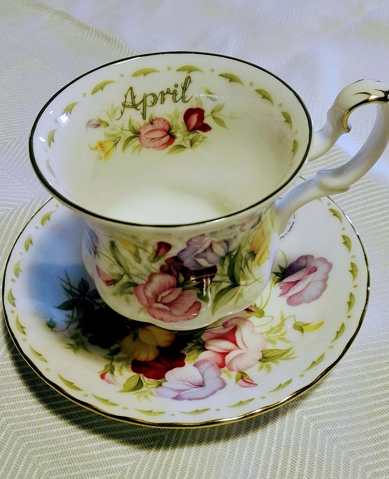 Cup April from Royal Albert in porcelain 1155338