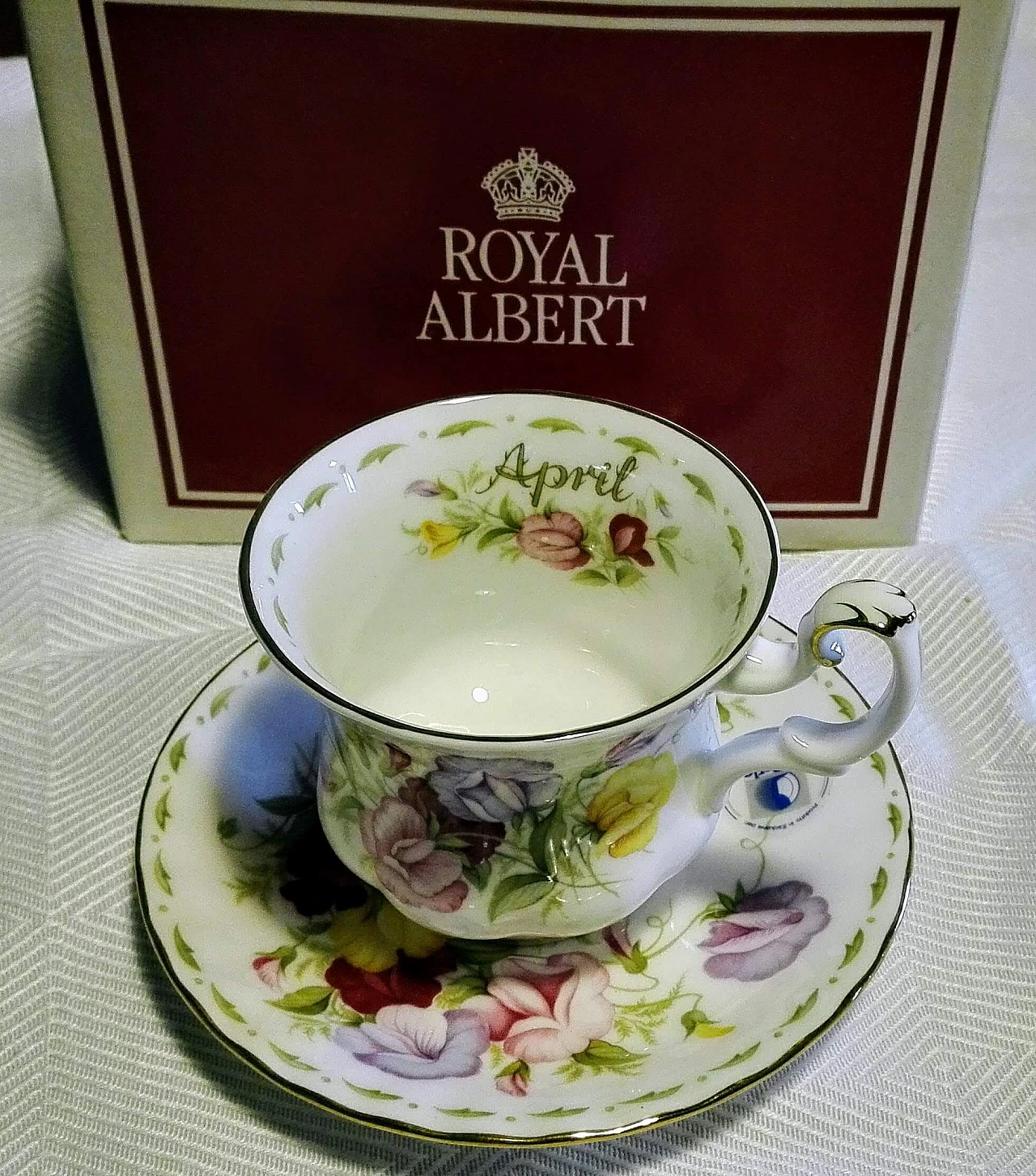 Cup April from Royal Albert in porcelain 1155342