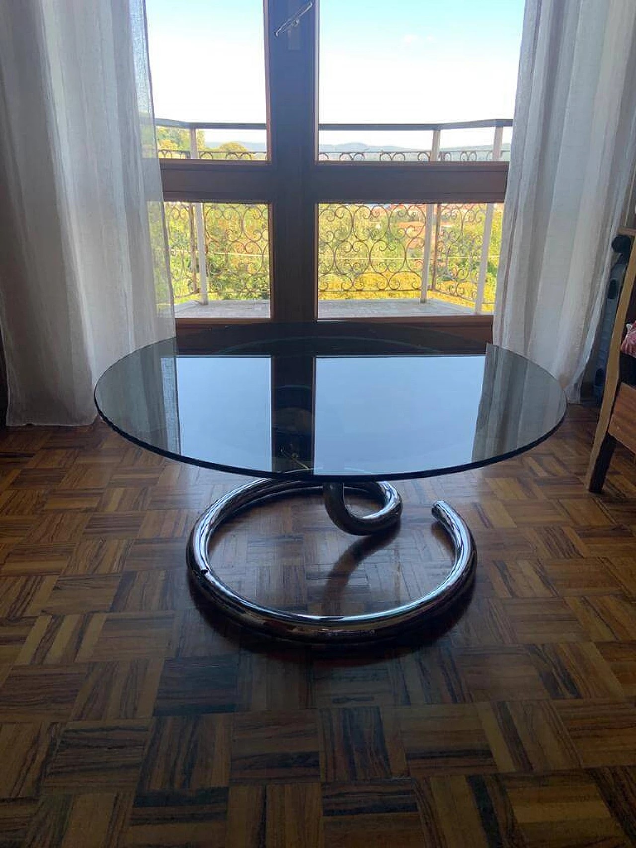 Round coffee table with steel leg and smoked crystal top, 70s 1157345