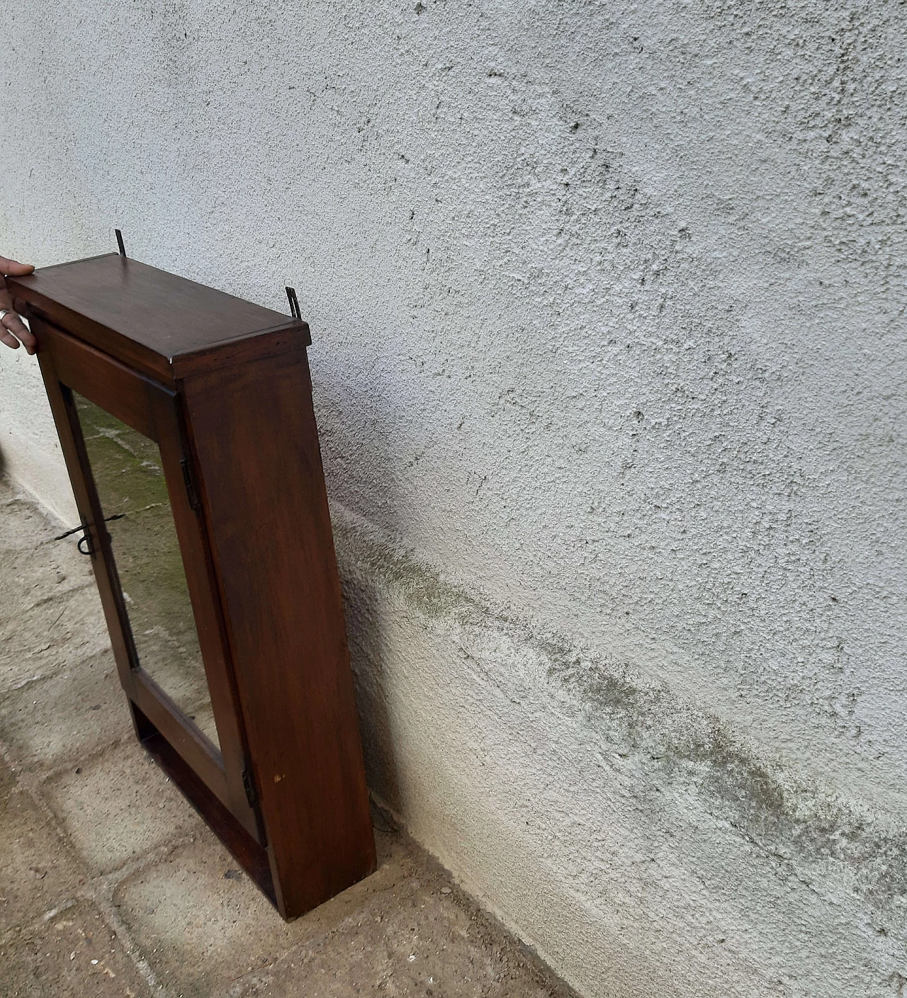 Mobiletto in noce con anta a specchio 1157591