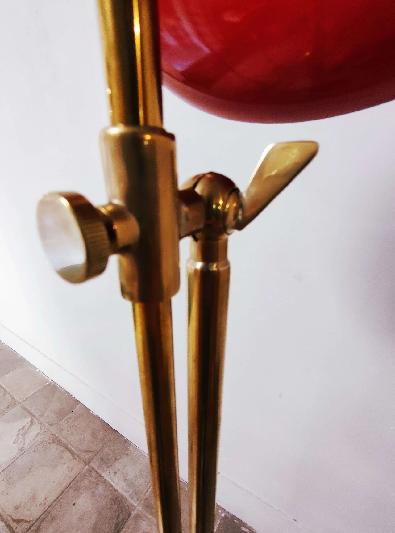 Lampada da terra in ottone e base in marmo 1159326