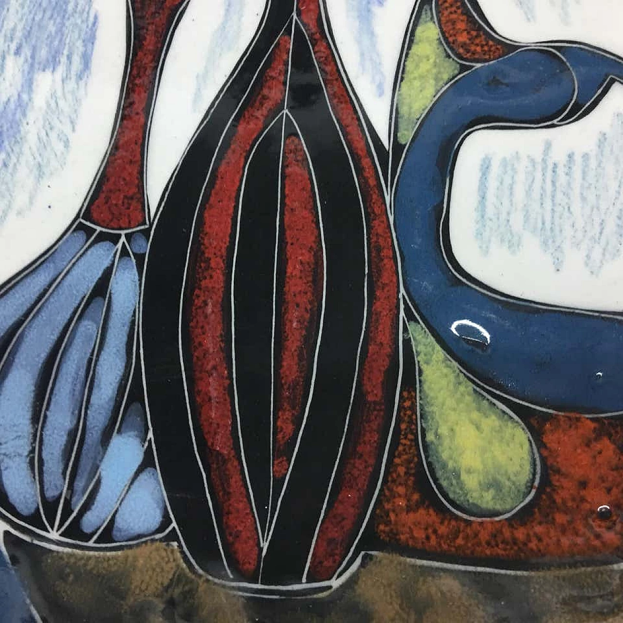 Coppia di piatti artistici in ceramica policroma, anni '60 1159622