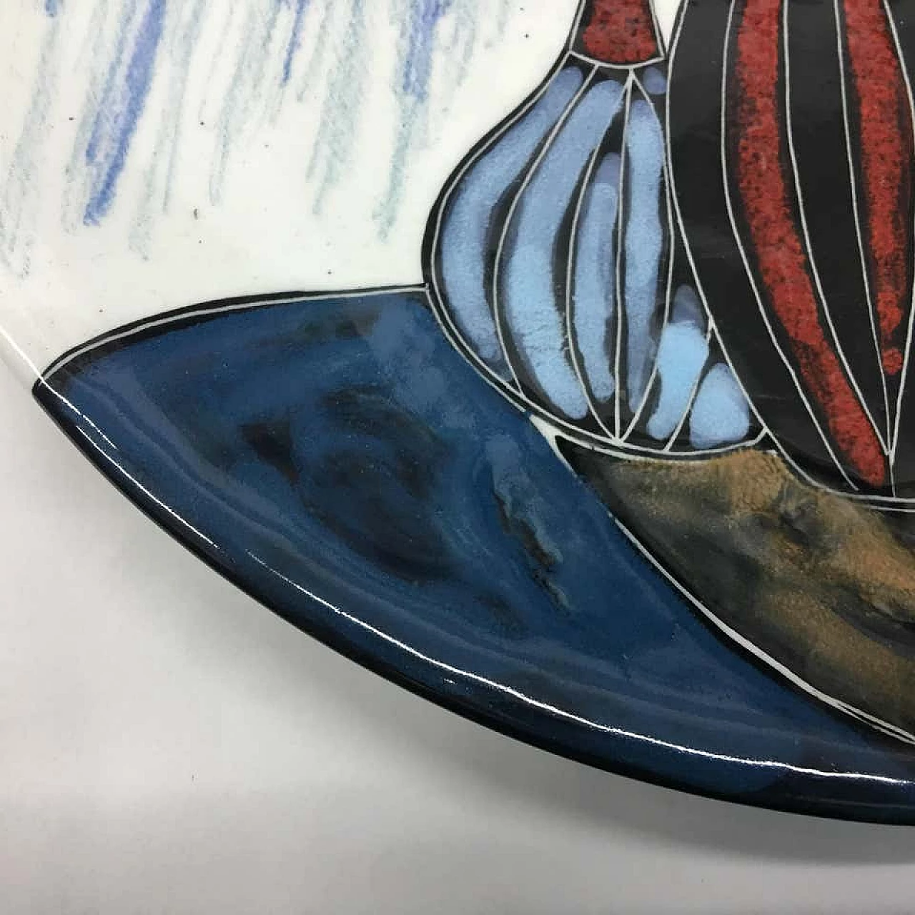 Coppia di piatti artistici in ceramica policroma, anni '60 1159624