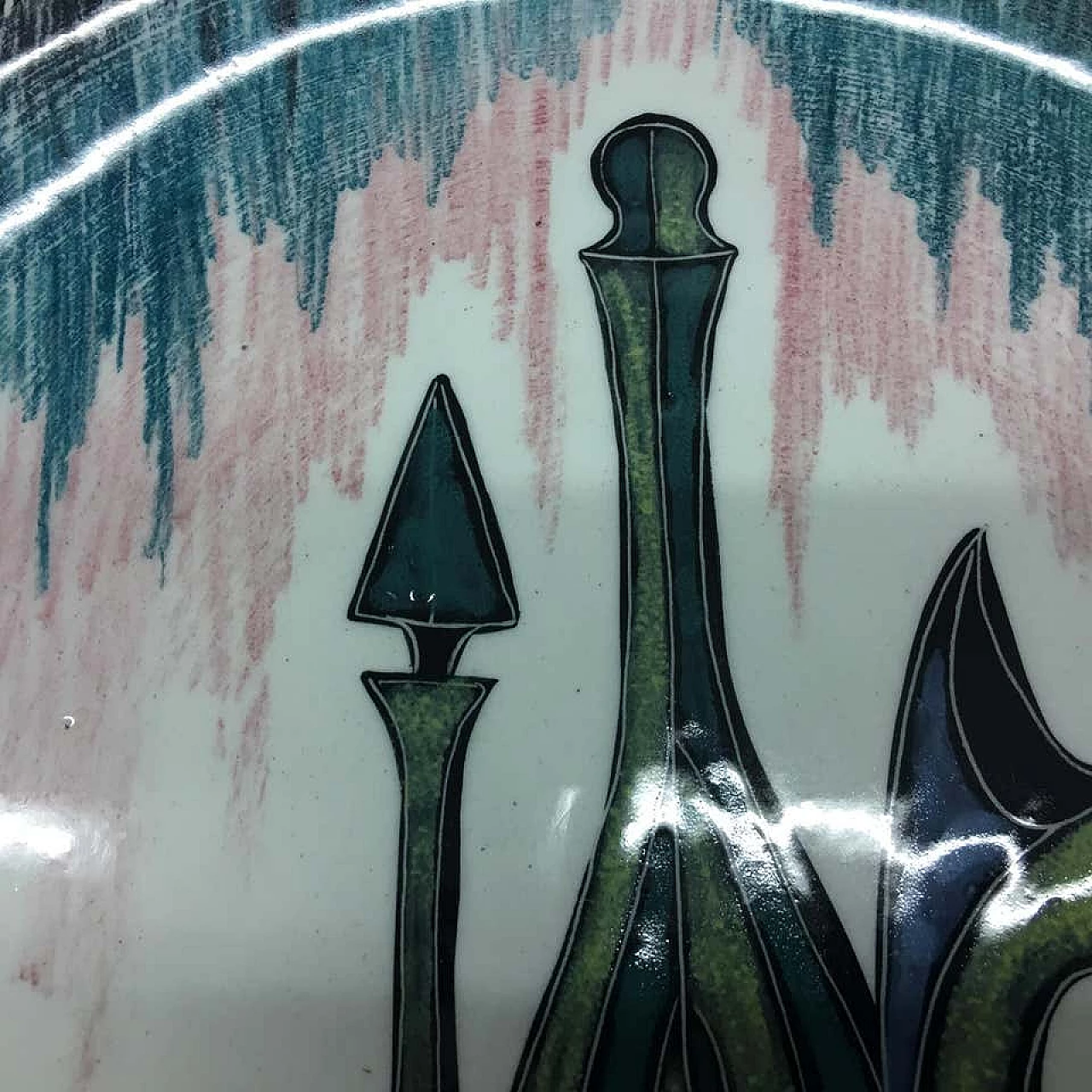 Coppia di piatti artistici in ceramica policroma, anni '60 1159628