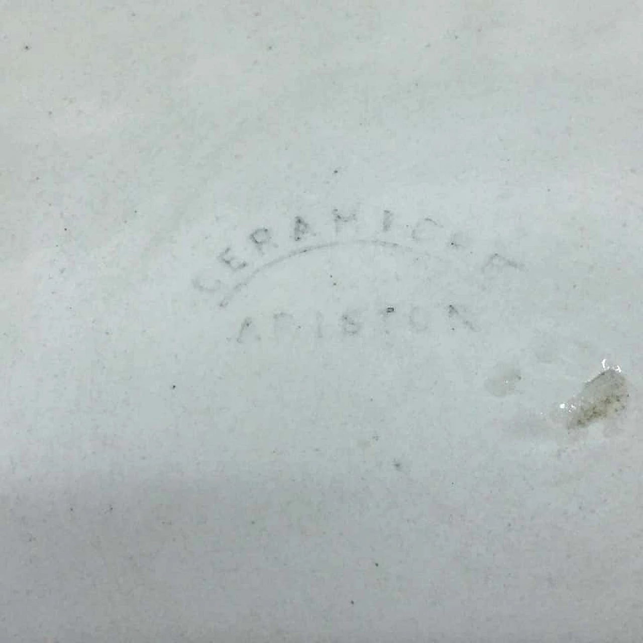 Coppia di piatti artistici in ceramica policroma, anni '60 1159632