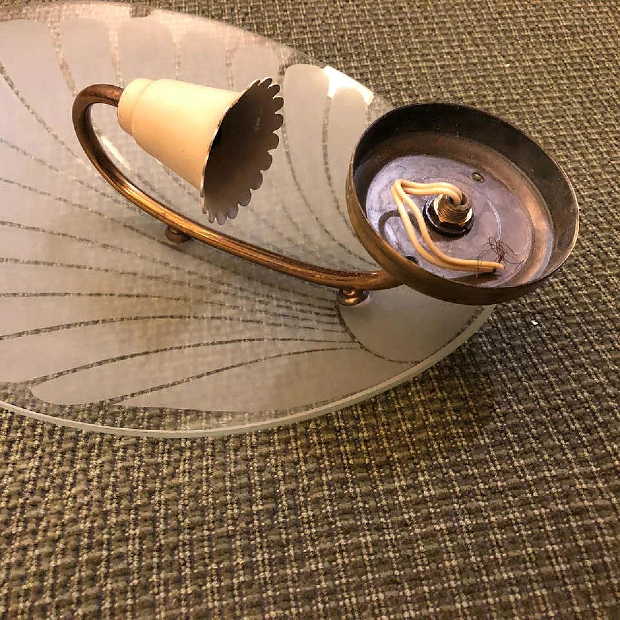 1 applique Art Déco in ottone e vetro a conchiglia, anni '30 1161154