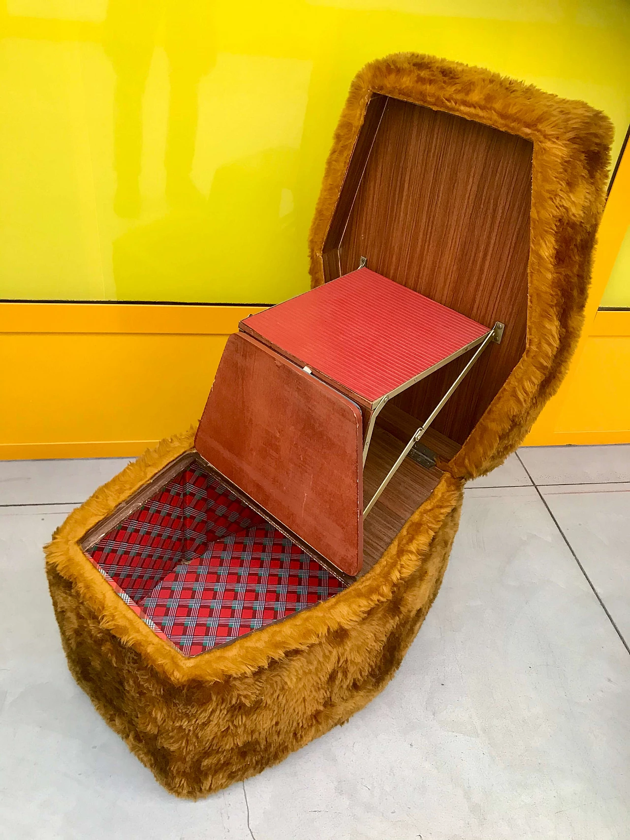 Pouf multifunzionale in pelo di floccato con contenitore e scala interna, anni’70 1163674