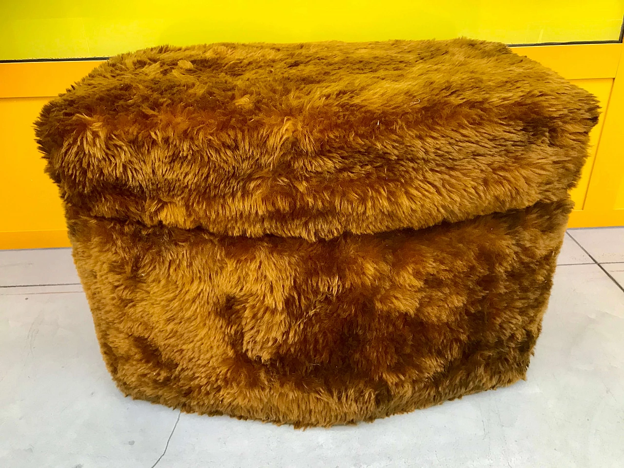 Pouf multifunzionale in pelo di floccato con contenitore e scala interna, anni’70 1163679