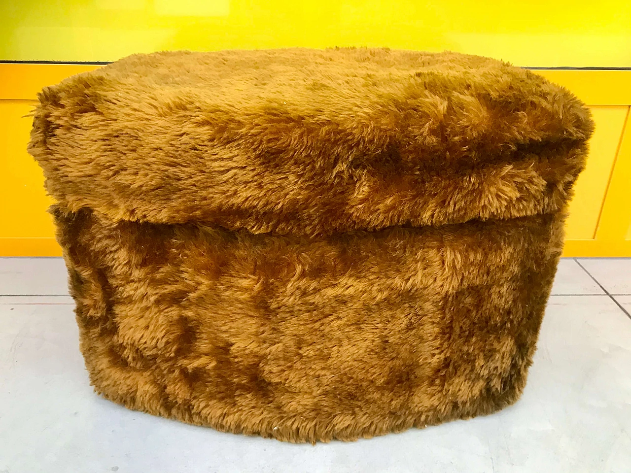 Pouf multifunzionale in pelo di floccato con contenitore e scala interna, anni’70 1163681