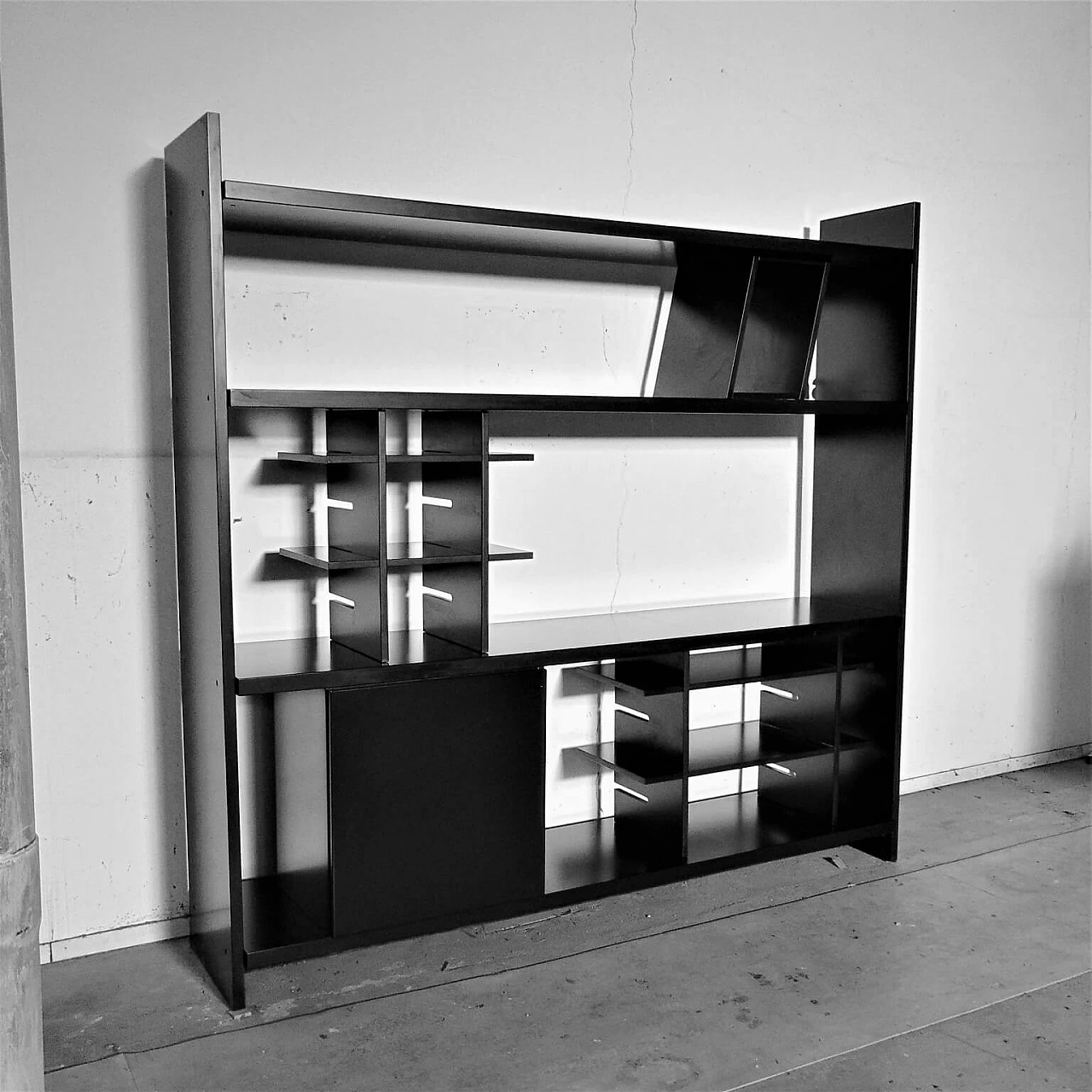Satin black bookcase with modular interior, 80s 1165180