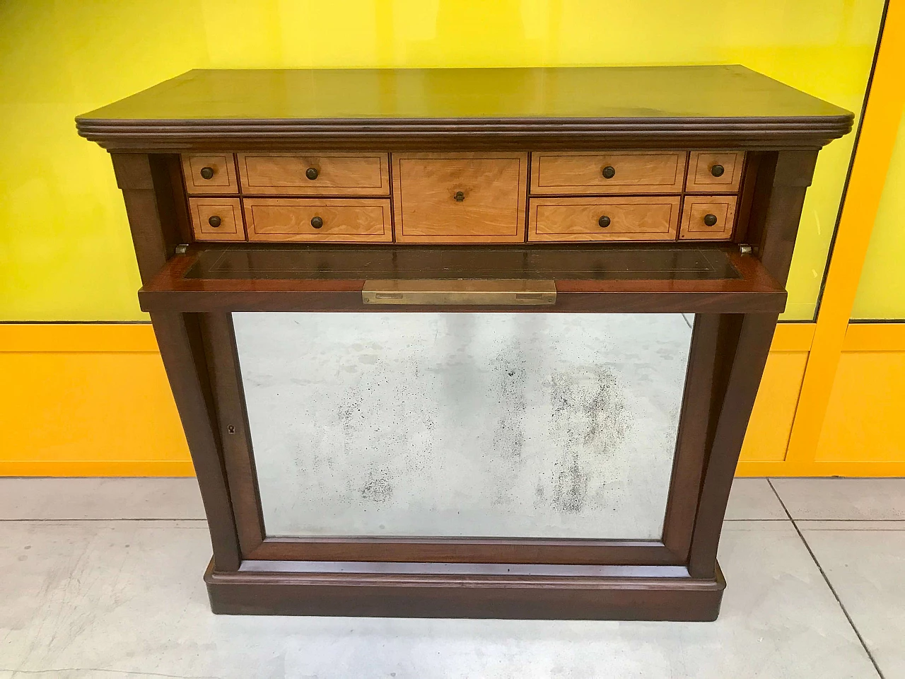 Credenza o consolle a secretaire Carlo X con specchio al mercurio e struttura in mogano, '800 1165230