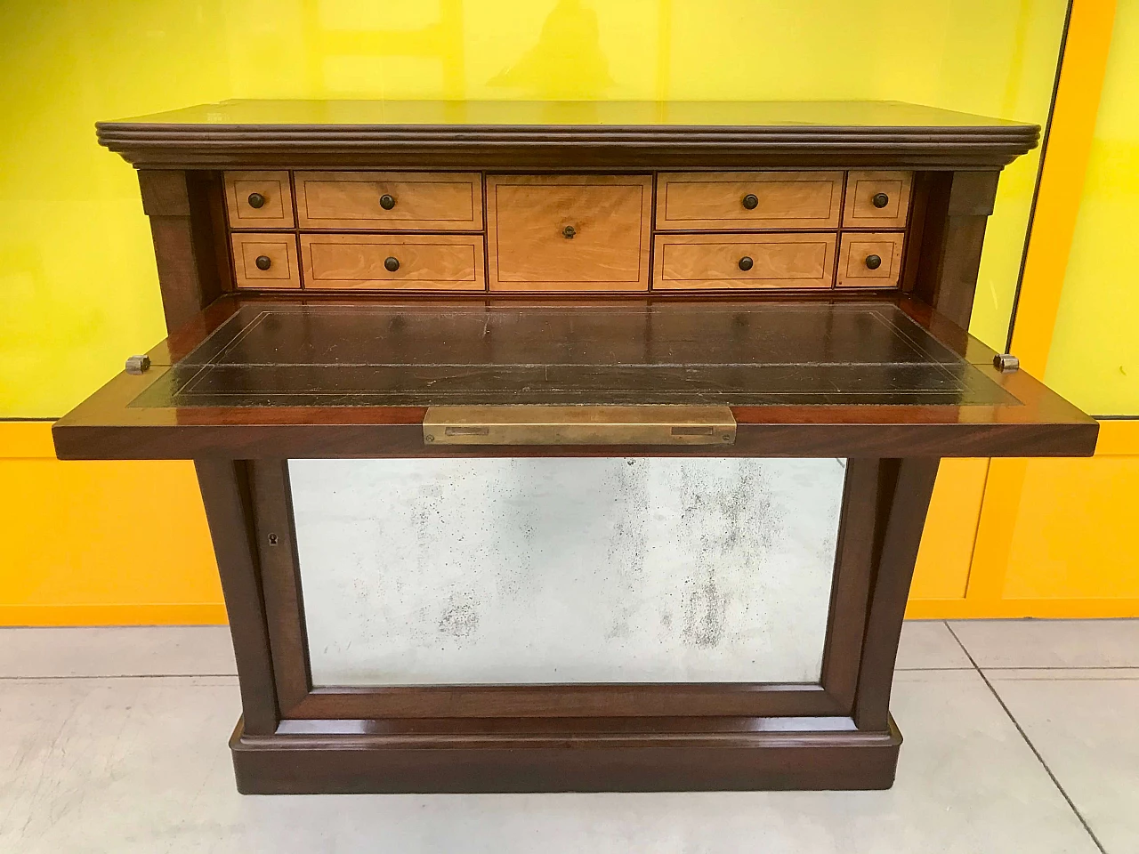 Credenza o consolle a secretaire Carlo X con specchio al mercurio e struttura in mogano, '800 1165231