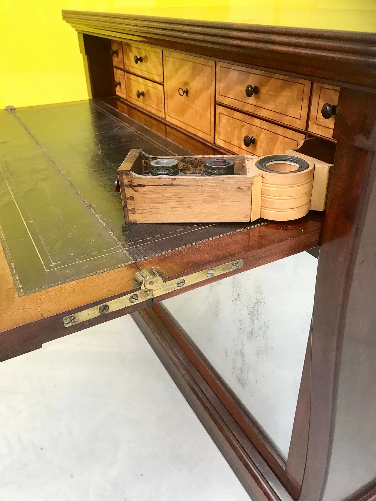 Credenza o consolle a secretaire Carlo X con specchio al mercurio e struttura in mogano, '800 1165245