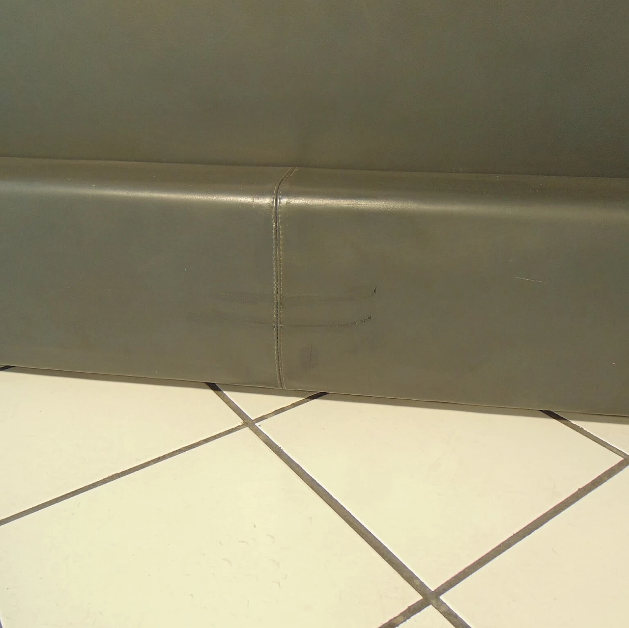 Divano 4 posti pelle grigia cuscini pelle e seta, Sormani 1984 1165248