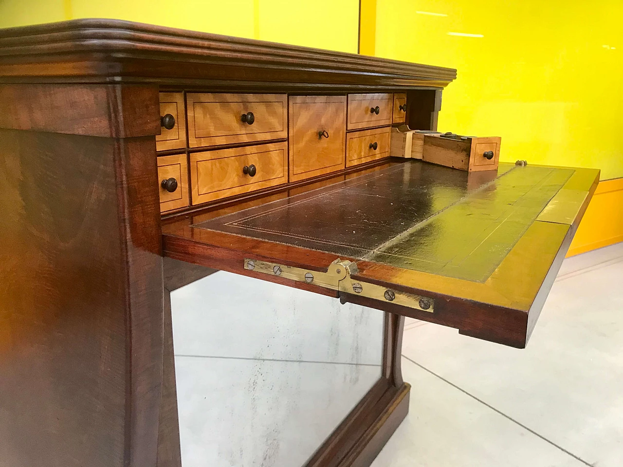 Credenza o consolle a secretaire Carlo X con specchio al mercurio e struttura in mogano, '800 1165250