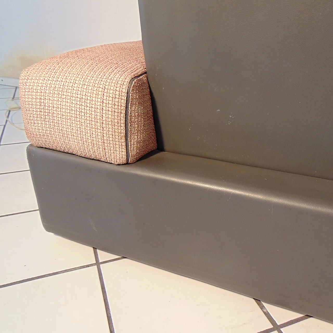 Divano 4 posti pelle grigia cuscini pelle e seta, Sormani 1984 1165251